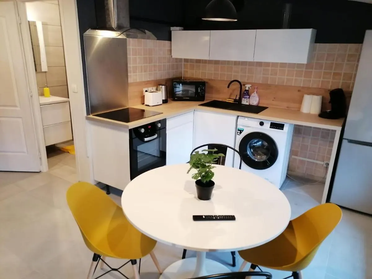 Coliving Les Petites Momes Appartement Et Studio Meubles Montelimar 0*,